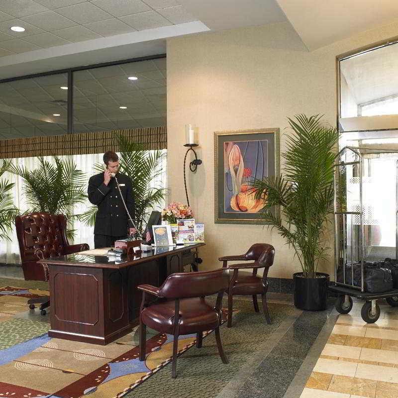 Hampton Center City-convention Center Hotel 3*